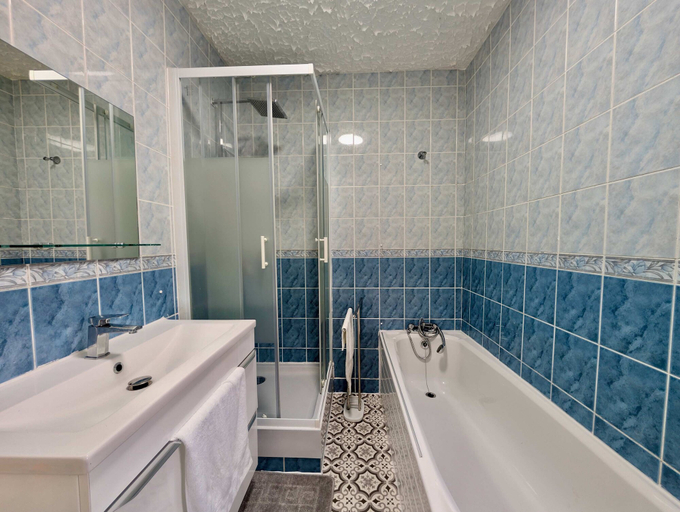 Room 4, Serene Retreat With Comfortable Interiors, London