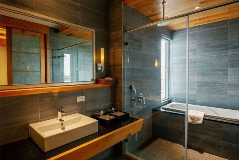 Bathroom 5, Bay Forest Bed and Breakfast, Pingtung