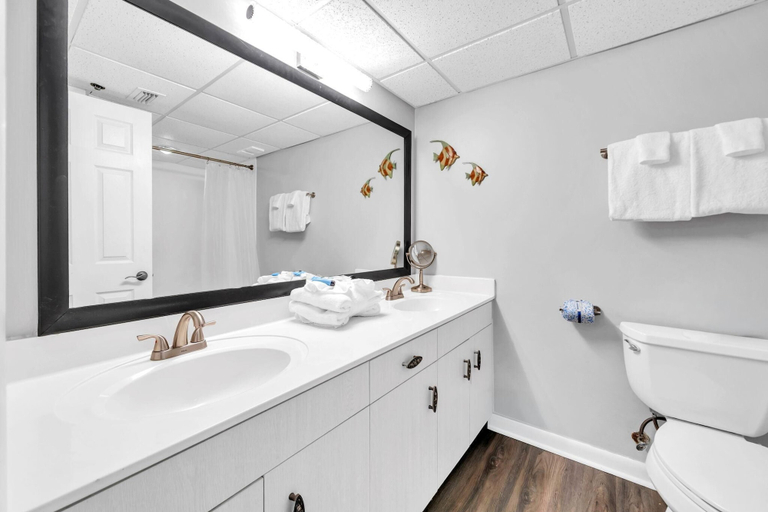 Bathroom 4, Long Beach Resort 2-1304, Bay