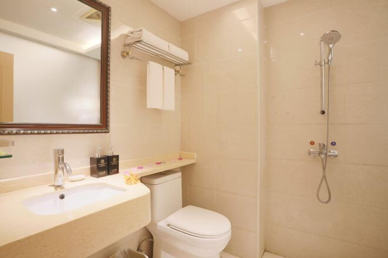 Bathroom 4, Bao Jia Business Hotel, Haikou