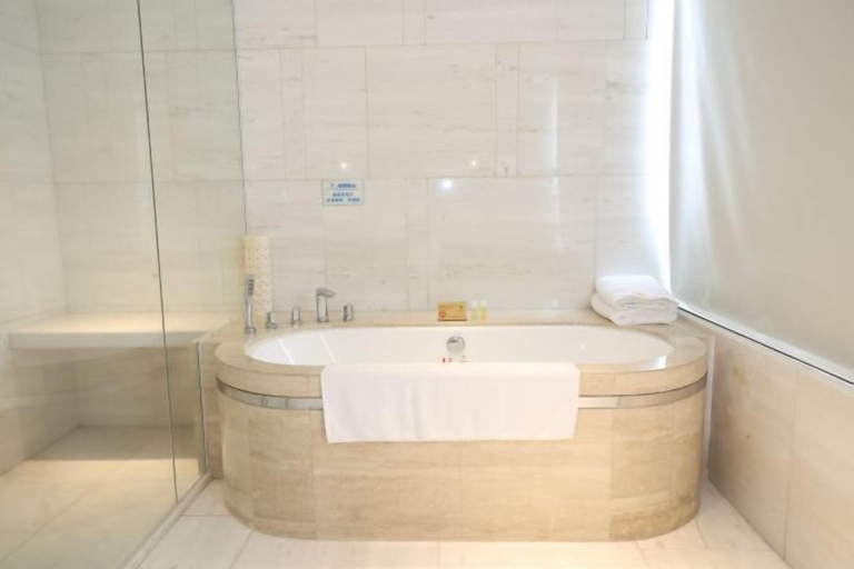 Bathroom 3, Dongfang Mingyuan Hotel, Heyuan