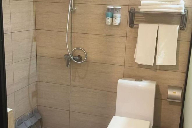 Bathroom 3, Tai 9 Hotel (duelbert), Daqing