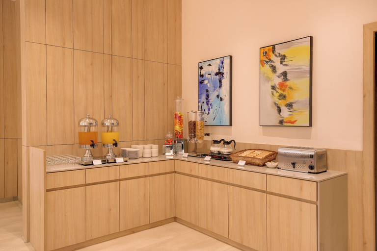 Dining 5, Keys Select by Lemon Tree Hotels Vadodara, Vadodara