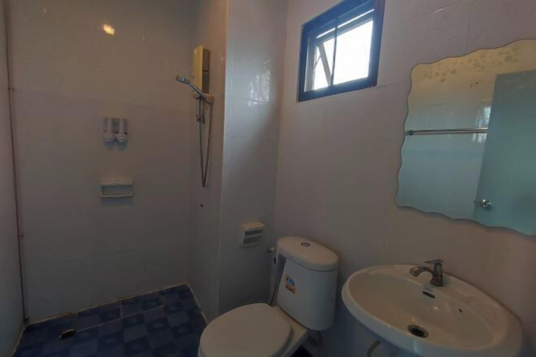 Bathroom 3, Erawan Place, Mae Sot