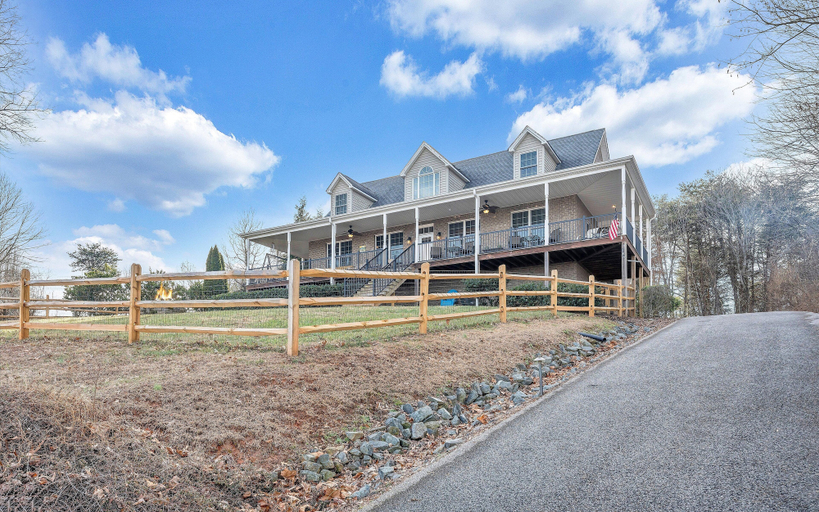 Exterior 2, Lake Lookout - Private Home With Lake Views & Game Room, Franklin