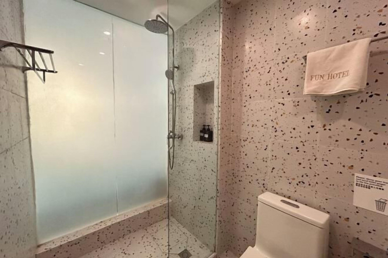 Bathroom 5, Fun Hotel, Panglao