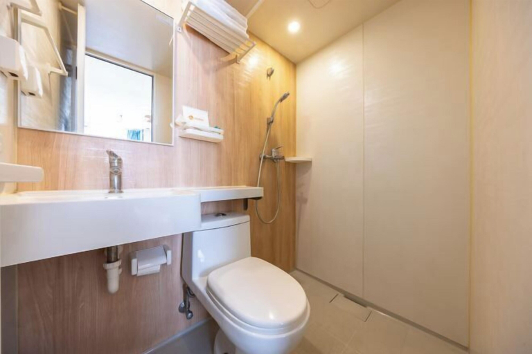 Bathroom 3, Rest Hotel (Lanzhou West Railway Station Lanzhou Old Street), Lanzhou