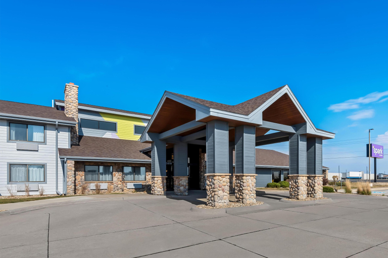 Exterior & Views 2, Spark by Hilton Cedar Falls, Black Hawk