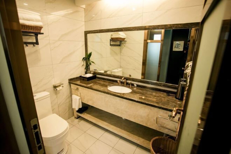Bathroom 4, Shangpin Huangting Kangyang Hotel, Changsha