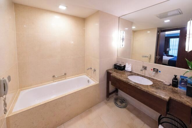 Bathroom 4, Shenlong New World Hotel, Hengyang
