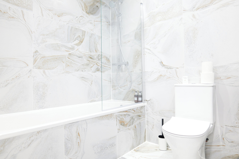 Bathroom 2, The Wembley Chic Retreat 3 Bed Flat, London