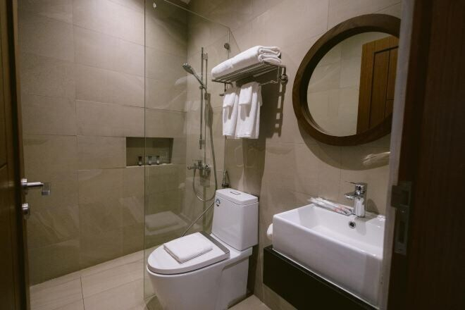 Bathroom 4, The Manaoag Hotel, Manaoag