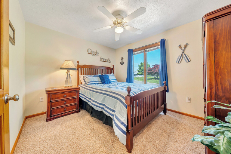 Room 2, Stargaze - Lakefront With Private Dock, Bedford