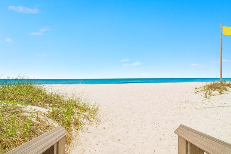 Room 4, Silver Beach 302 Beachfront 3rd Floor Pool, Baldwin