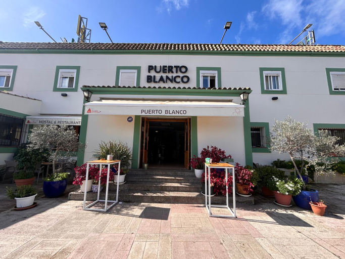 Exterior & Views, Hostal Restaurante Puerto Blanco, Sevilla