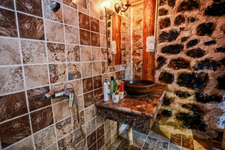 Bathroom 3, Lijiang Youmi Inn, Lijiang