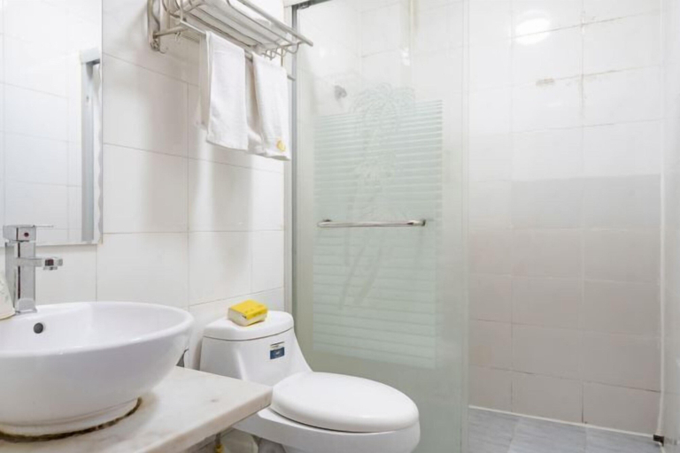 Bathroom 3, Kuaizhilv Express Chain Hotel, Suzhou