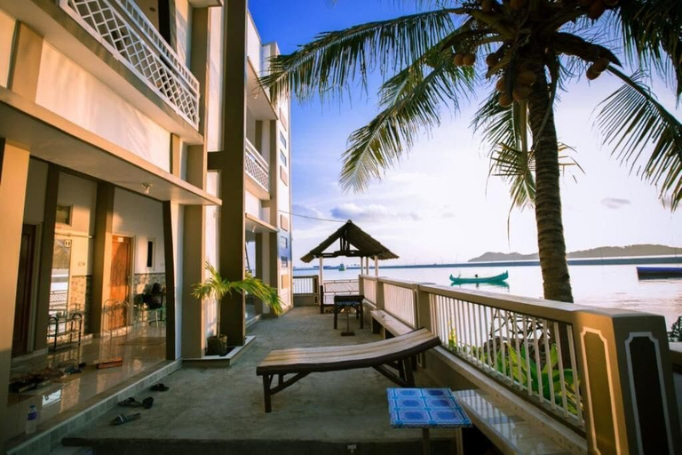 Terrace/patio 5, FATHIN HOTEL BAWEAN SYARIAH, Gresik