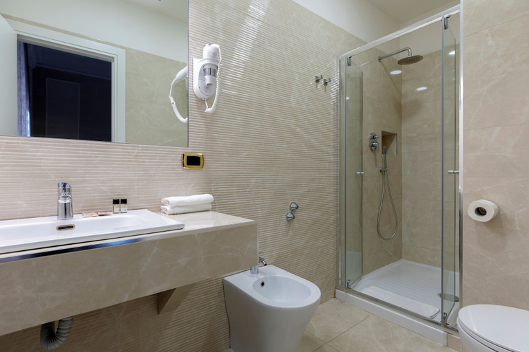 Bathroom 3, Napolit'amo Hotel Principe, Napoli