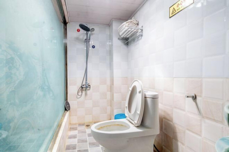 Bathroom 4, Xiazhimian Inn, Lijiang