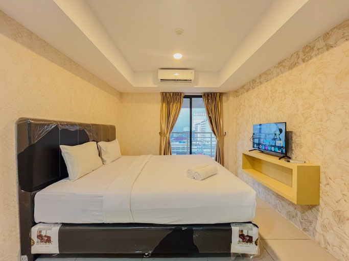 Bedroom 4, Warm Studio at De Prima Apartment By Travelio, Medan