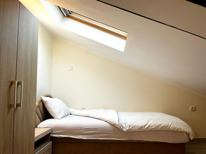 Bedroom 2, Marinero Apartments