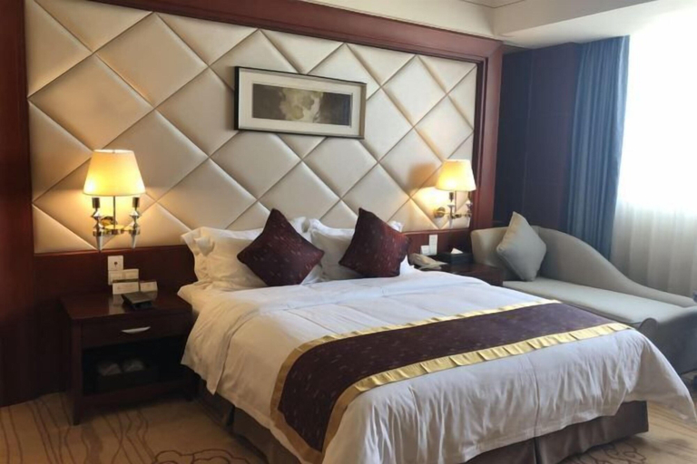 Bedroom 5, Qingshen Hotel, Meishan
