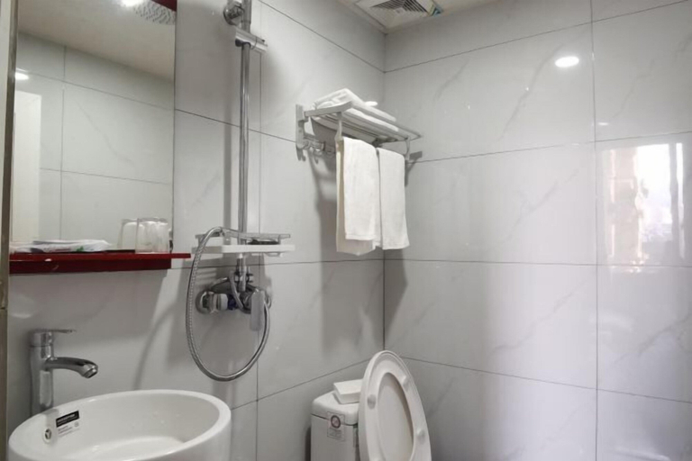 Bathroom 5, Liya Business Hotel, Taizhou