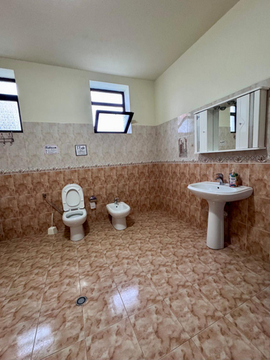 Bathroom 3, Blissful Hostel Family and Cozy Rooms, Shkodrës