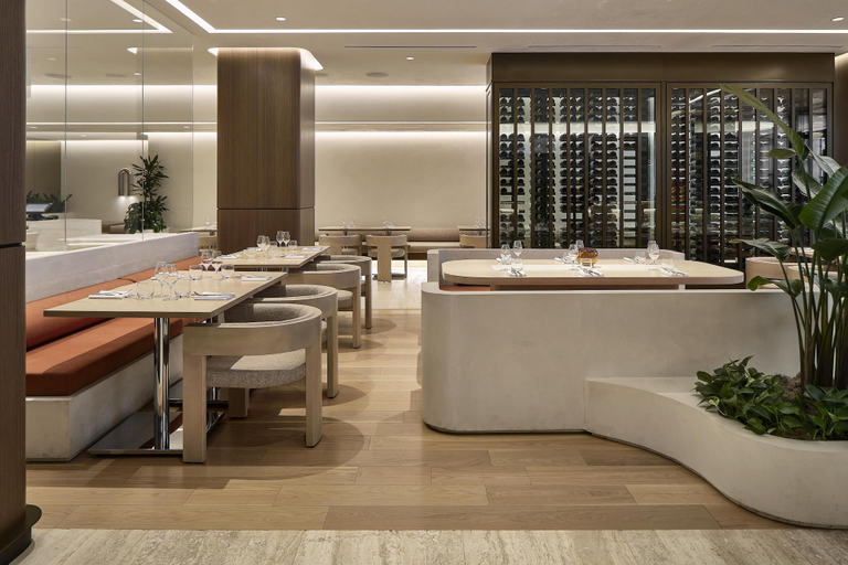 Food & Drinks 5, Vogue Hotel Montreal Downtown, Curio Collection by Hilton, Montréal