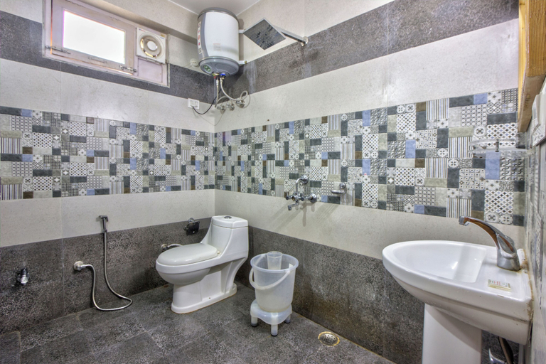 Bathroom 4, Hotel Sunlight Manali, Kullu