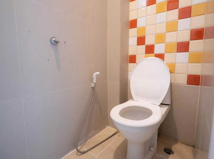 Bathroom 4, RQ Bangkok Sukhumvit 50 by Collection O, Khlong Toey