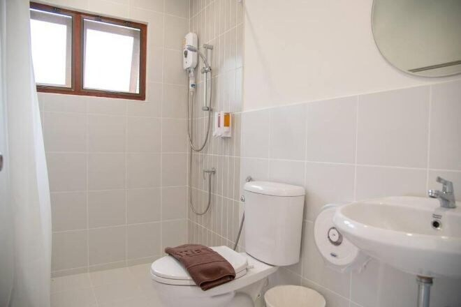 Bathroom 3, Ray's Home,3Br with Front Yard,Walkable to Nimman, Muang Chiang Mai