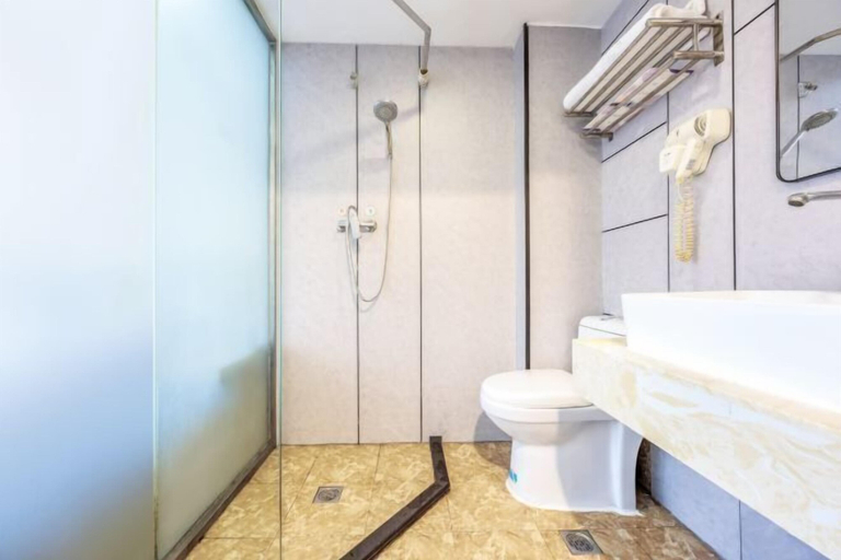 Bathroom 4, Super 8 Hotel (Liujiayao Metro Station), Beijing