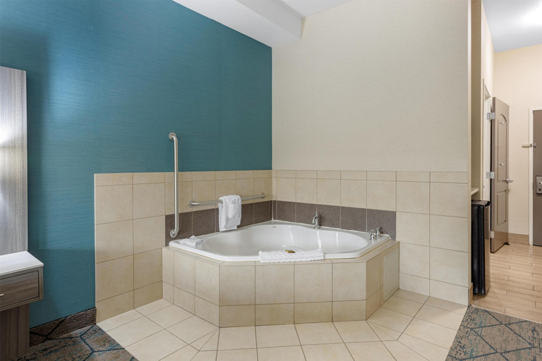 Bathroom 4, Best Western Plus Wasco Inn & Suites, Kern