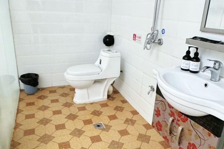 Bathroom 3, Yueting Nanshe Homestay, Shaoguan