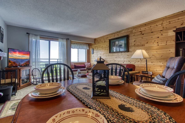 Room 2, Stone Crest Summit by Beyond Expectations With Pool, Sevier