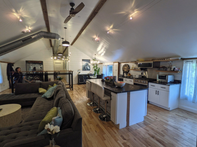 Living area, Hay Loft Apartment in Barn - Goshen, Orange