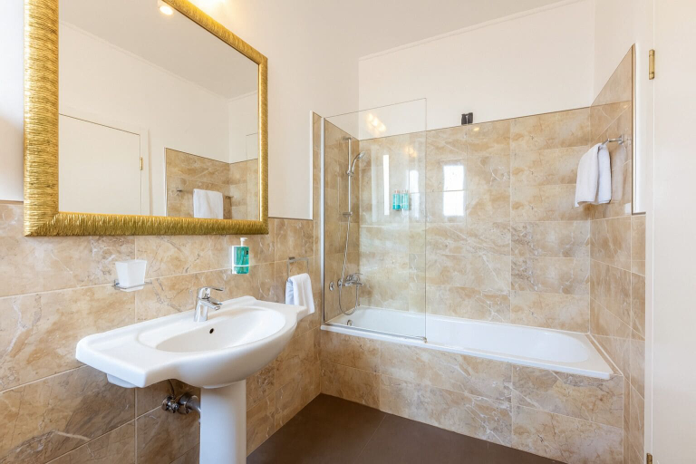 Bathroom 4, Hotel Majestic, Belgrade