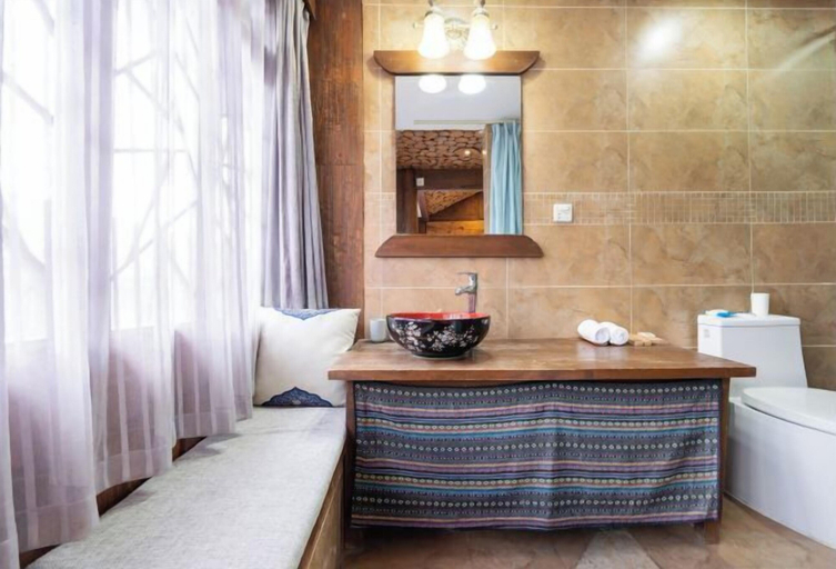Bathroom 3, Liushanmen Inn, Lijiang