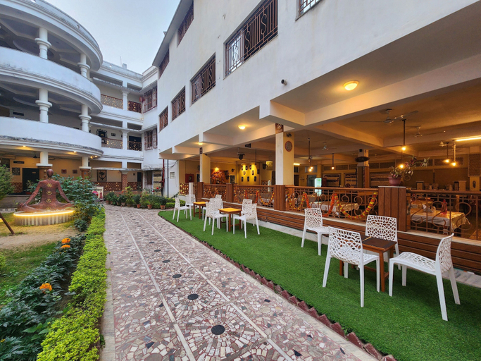 Outdoor dining 2, The Kolam, Birbhum