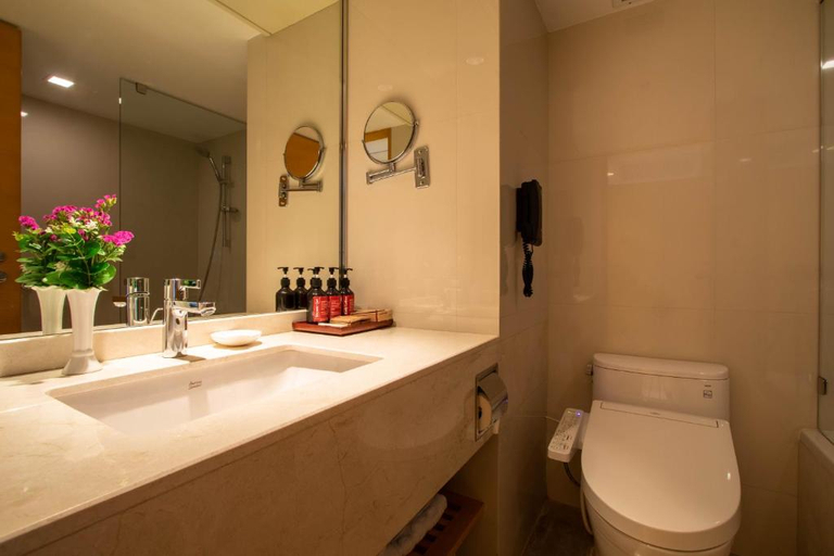 Bathroom 5, Lao Plaza Hotel, Vientiane
