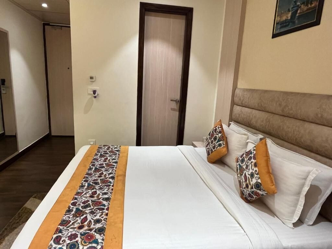 Room 3, Hotel RRV with Free Parking, Amritsar