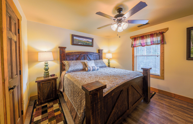 Bedroom 2, Lap of Luxury, Sevier