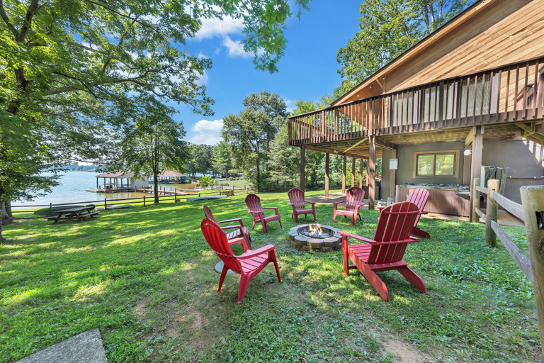 Terrace/patio 4, Lakeside Lodge - Lakefront Home With Private Dock & hot tub, Bedford
