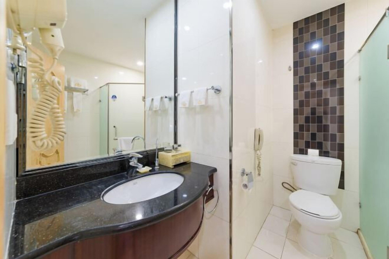 Bathroom 3, Century Dynasty Hotel, Zhangjiakou
