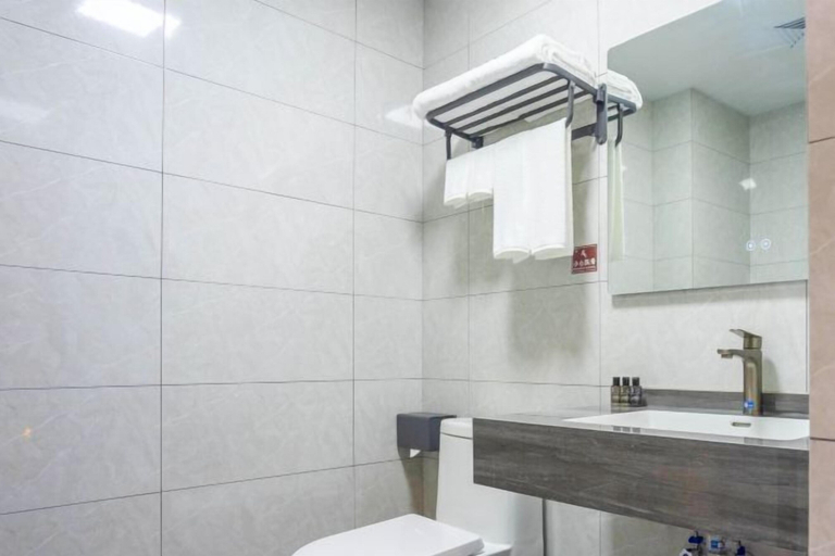 Bathroom 4, Longshuihu Youth Hostel, Chongqing