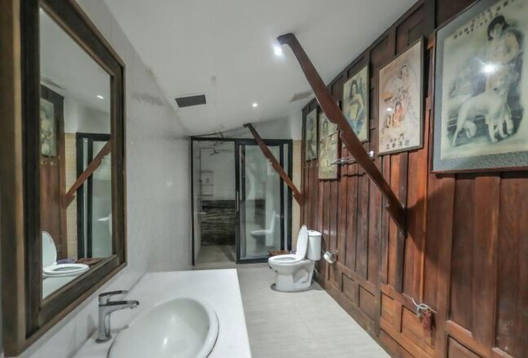 Bathroom 4, Luxurious Living by the River Hannah Villa, Hang Dong