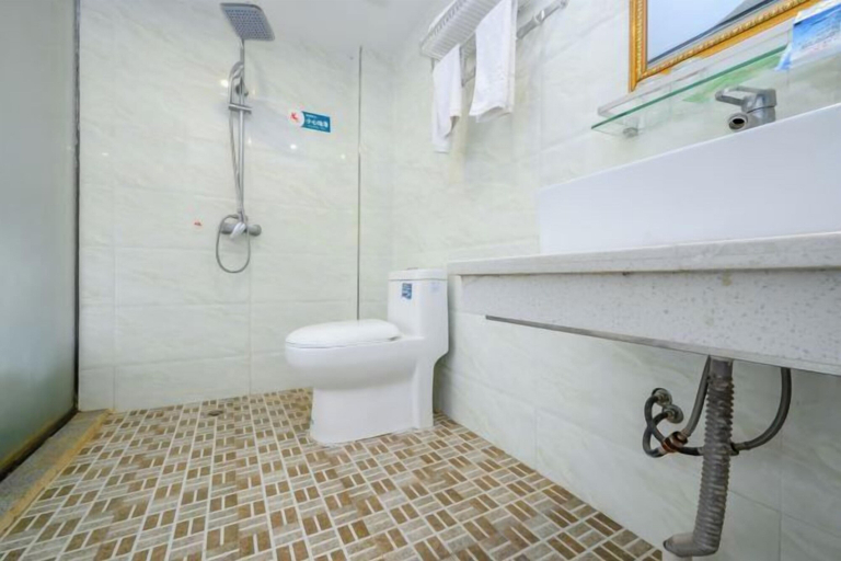 Bathroom, Huaqiangu Hotel, Chongqing