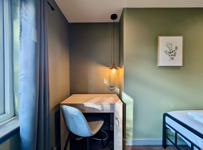 Room 2, Charming Flat With Free Parking in Prime Location, Kent